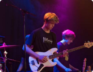spiller elguitar